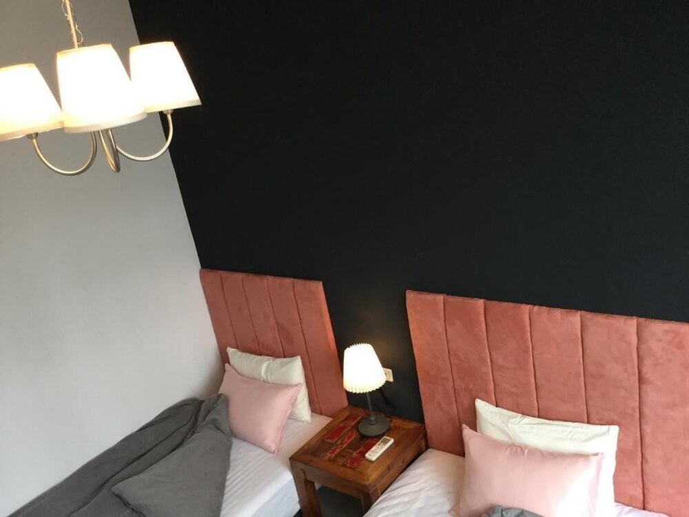 ツインルーム ベッド (複数台) 客室3 | LANAIHOTEL & DORMITORY