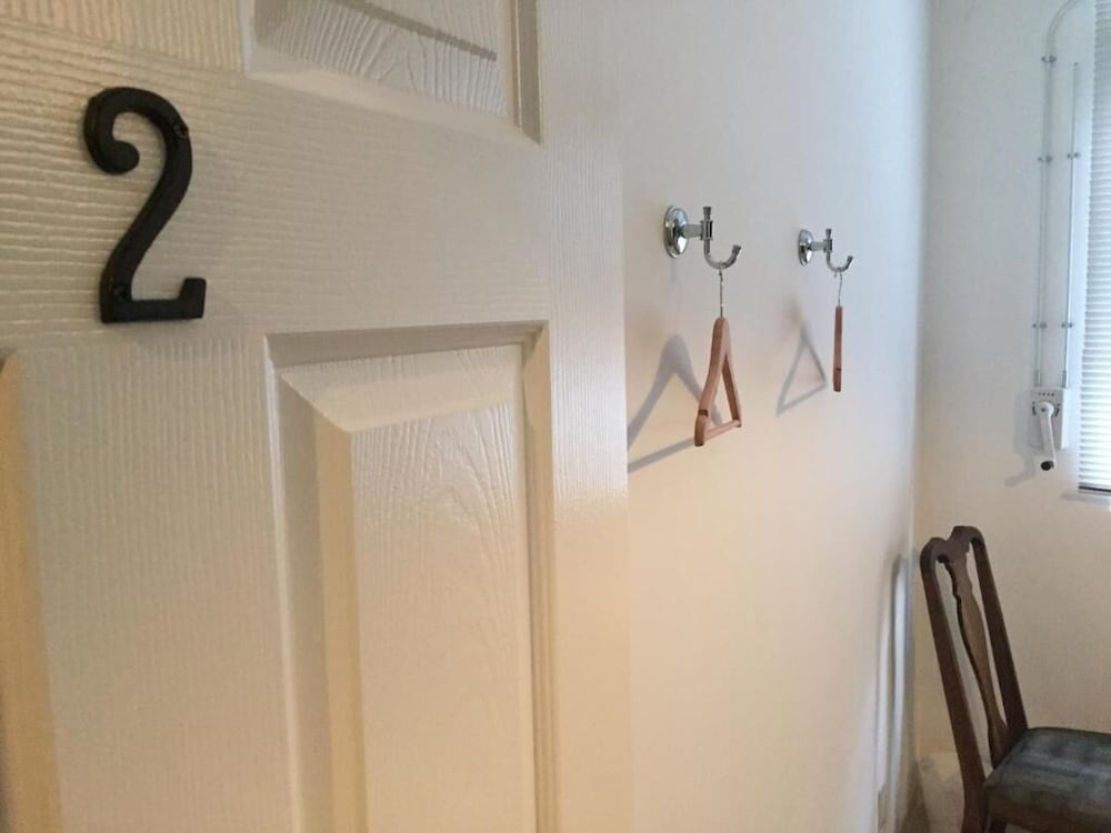 ツインルーム シングルベッド 2 台 内装0 | LANAIHOTEL & DORMITORY