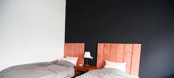 LANAIHOTEL & DORMITORY