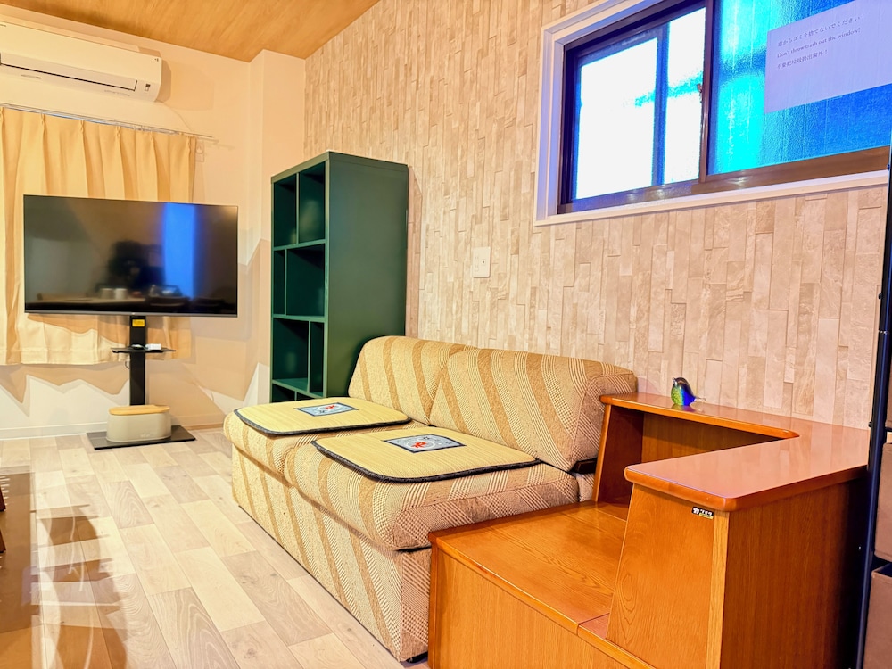 ファミリー ヴィラ 3 ベッドルーム 専用バスルーム リビング エリア0 | 長柄の宿-(天然温泉 なにわの湯すぐ)