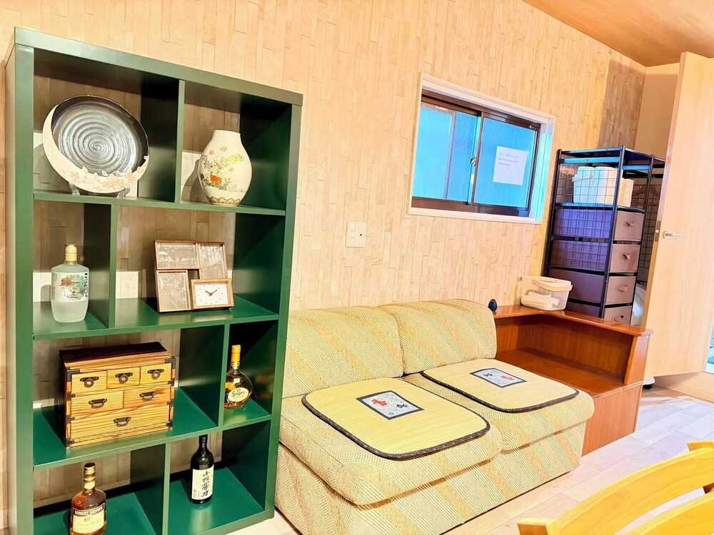 ファミリー ヴィラ 3 ベッドルーム 専用バスルーム リビング エリア1 | 長柄の宿-(天然温泉 なにわの湯すぐ)