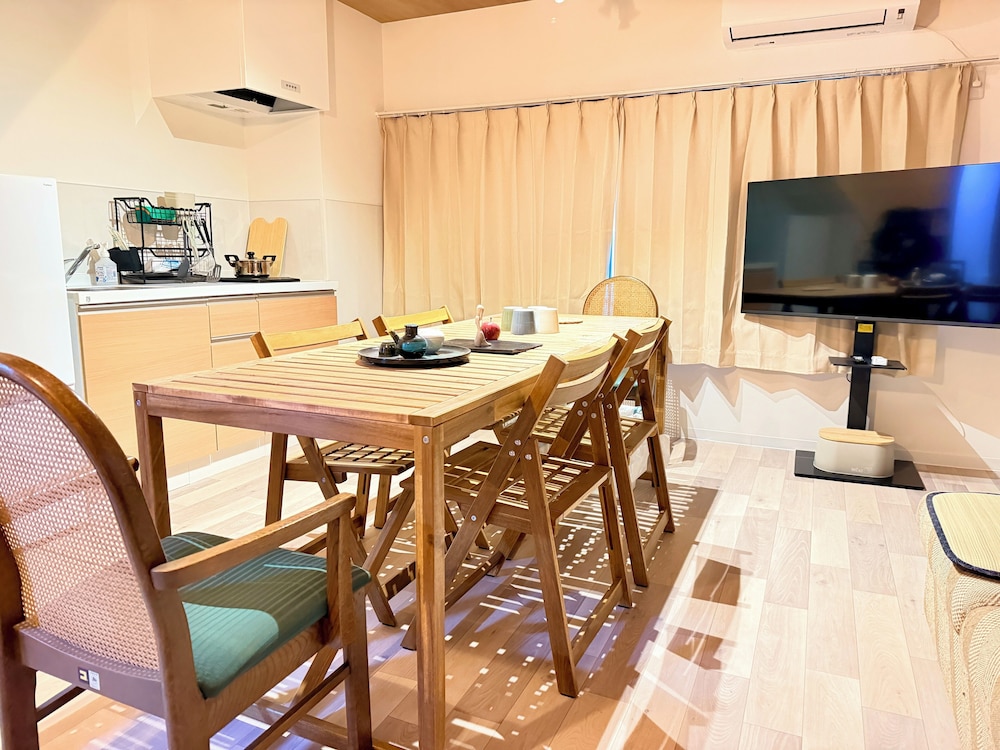 ファミリー ヴィラ 3 ベッドルーム 専用バスルーム レストラン2 | 長柄の宿-(天然温泉 なにわの湯すぐ)