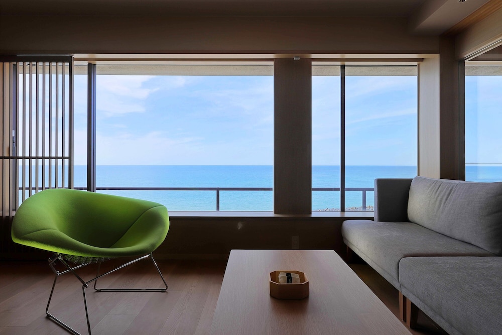 [ステイ・スイート温泉半露天付‐松濤] 禁煙 リビング エリア0 | 游水亭いさごや