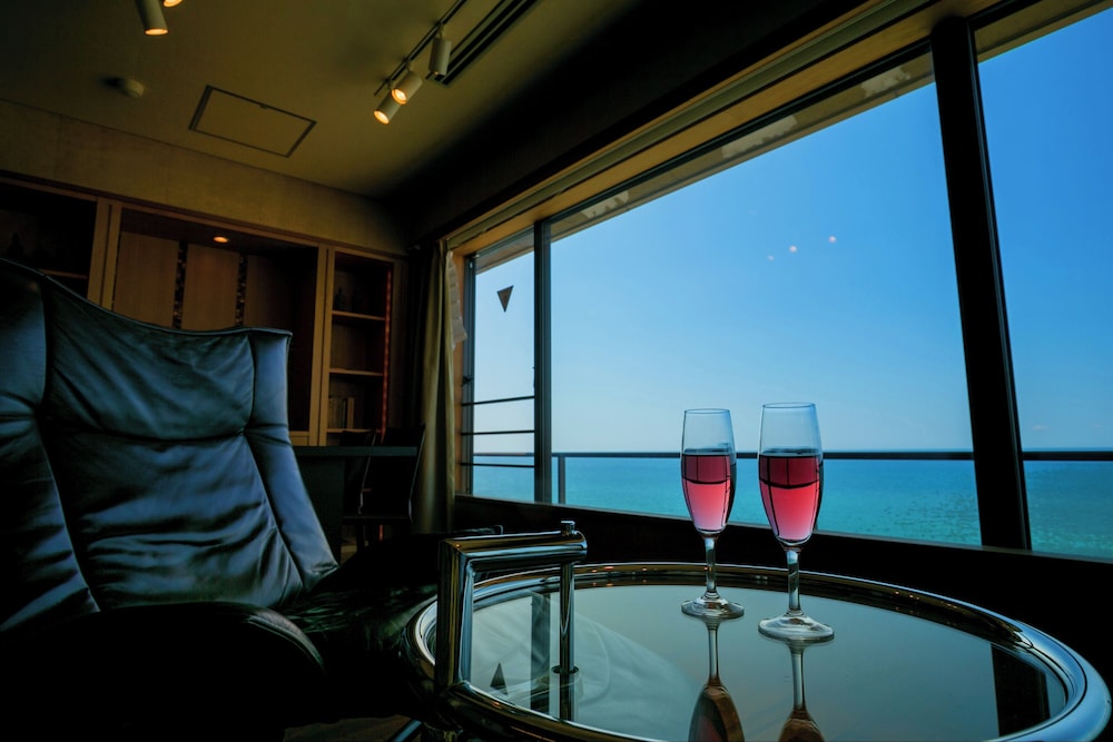 [和風スイート温泉露天付‐波の花] 禁煙 リビングルーム0 | 游水亭いさごや