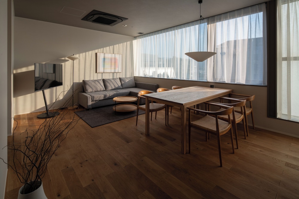 コンフォート アパートメント シティビュー リビング エリア3 | goodroom hotel Kyoto