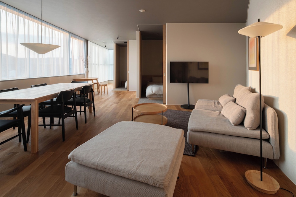 エクスクルーシブ アパートメント シティビュー リビング エリア3 | goodroom hotel Kyoto