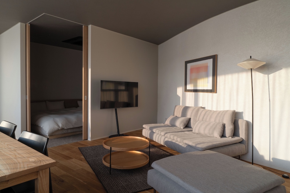エクスクルーシブ アパートメント シティビュー リビング エリア2 | goodroom hotel Kyoto