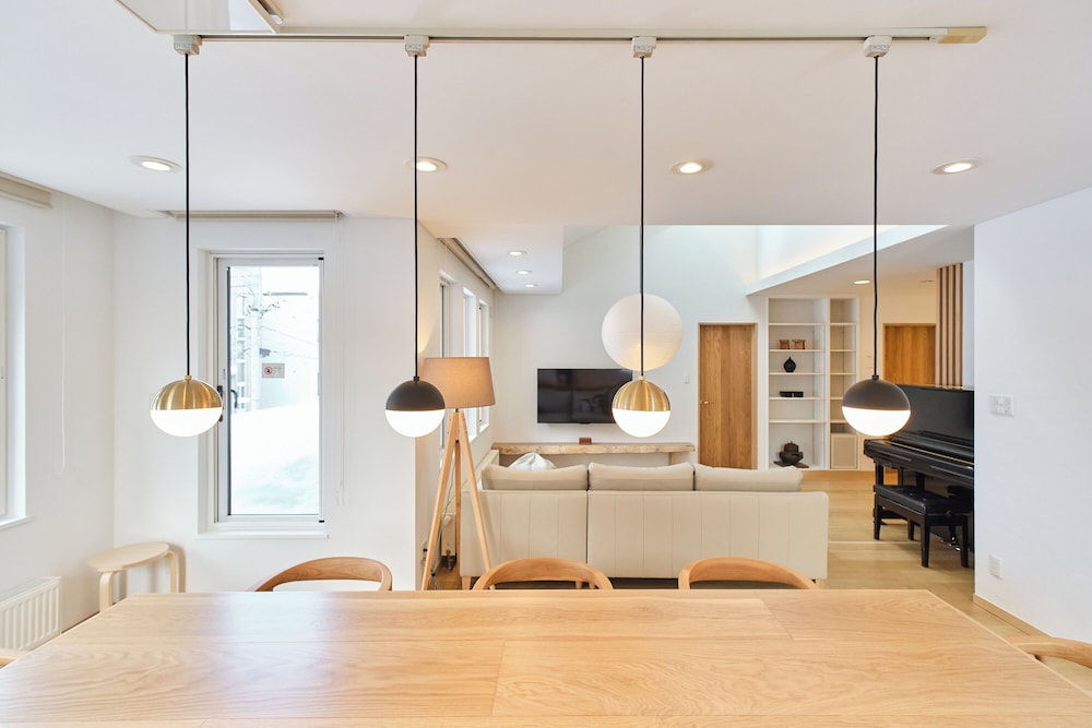 コンフォート ヴィラ 4 ベッドルーム 禁煙 シティビュー 客室内のダイニングエリア2 | Moiwa moutain villa