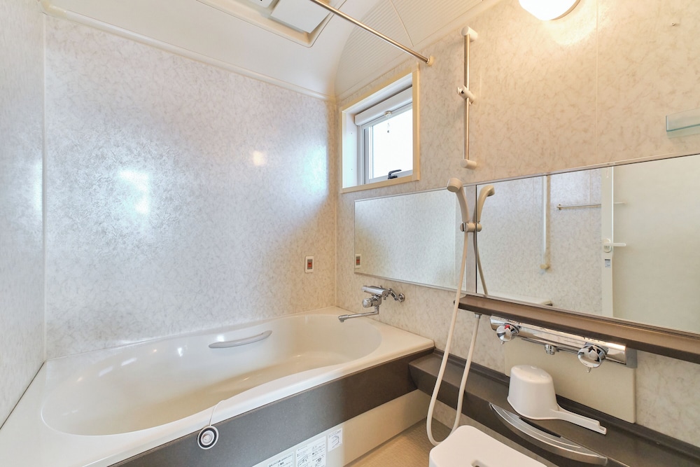 コンフォート ヴィラ 4 ベッドルーム 禁煙 シティビュー バスルーム1 | Moiwa moutain villa