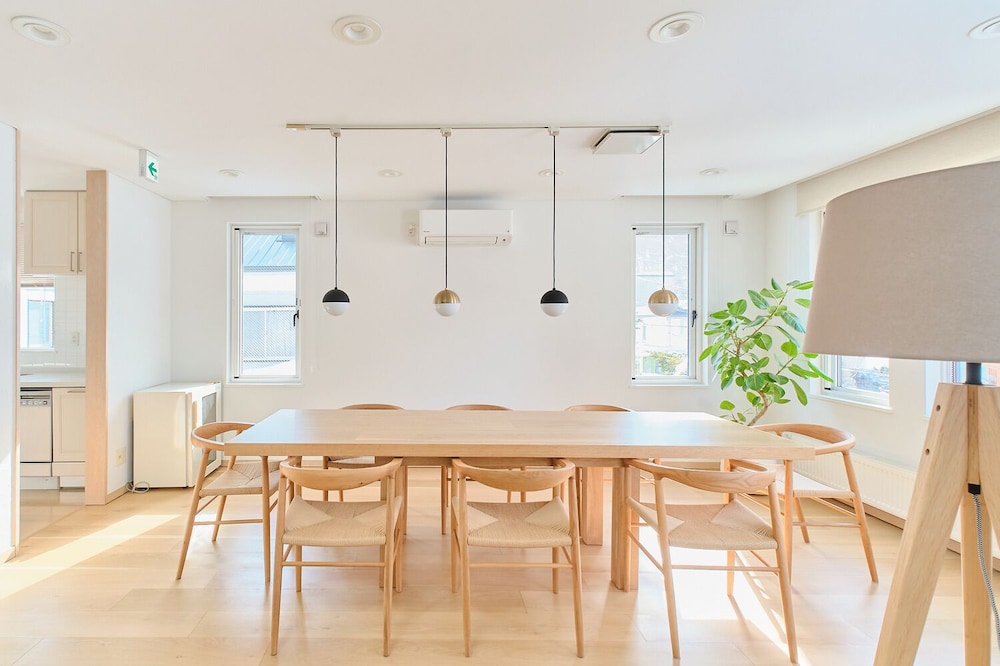 コンフォート ヴィラ 4 ベッドルーム 禁煙 シティビュー 客室内のダイニングエリア0 | Moiwa moutain villa