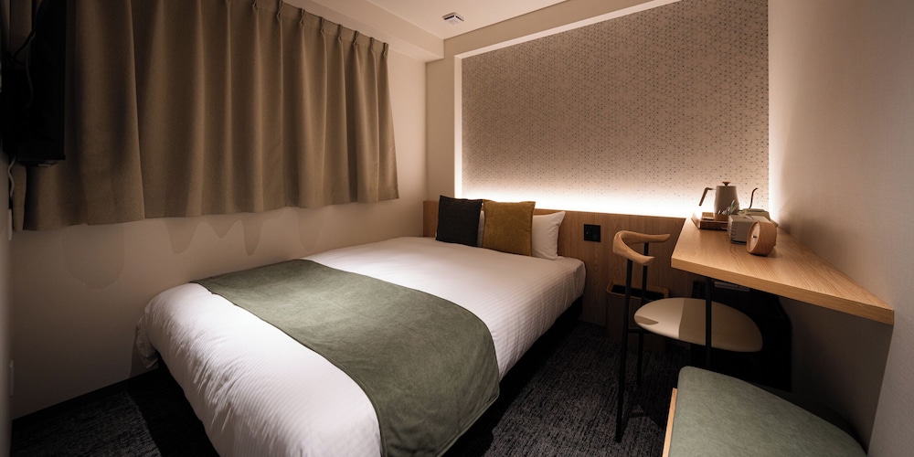 スタンダード ダブルルーム クイーンベッド 1 台 | R Hotel Namba East