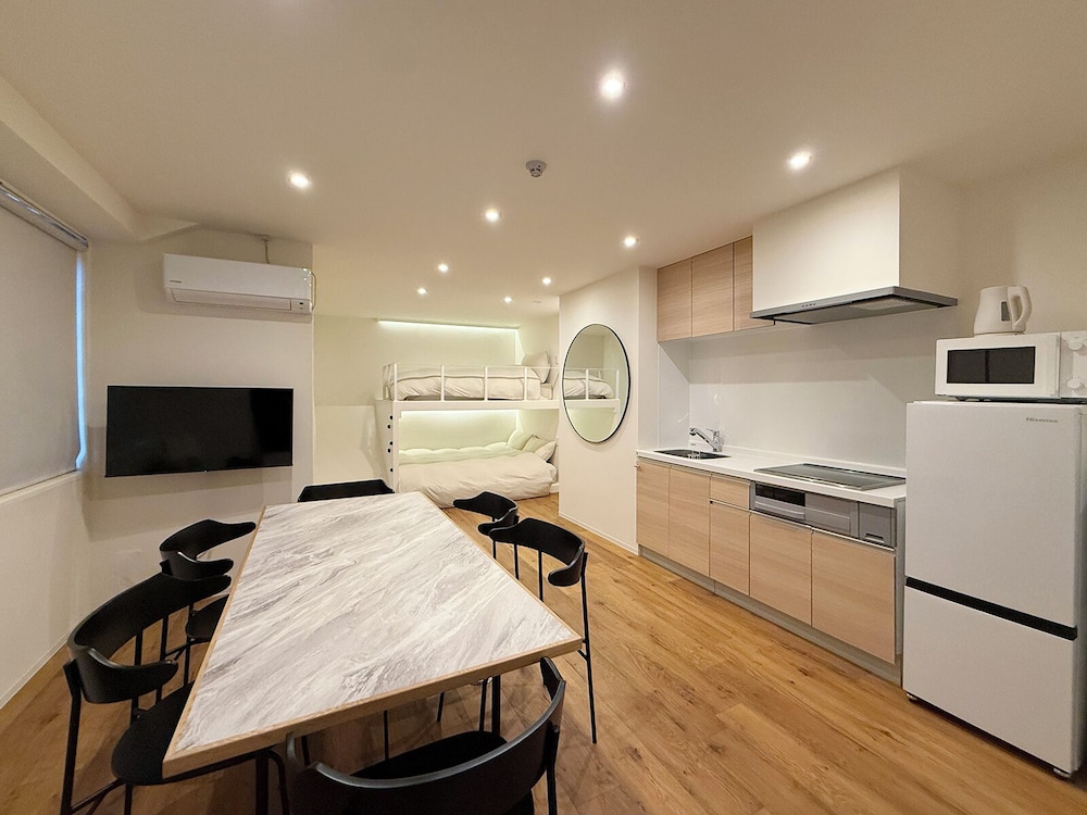 ファミリー アパートメント リビング エリア2 | b hotel Tekkyodo