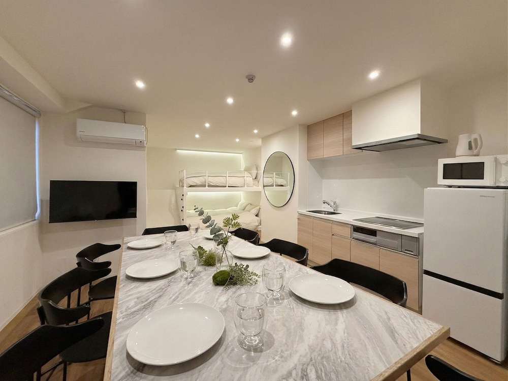 ファミリー アパートメント リビング エリア1 | b hotel Tekkyodo