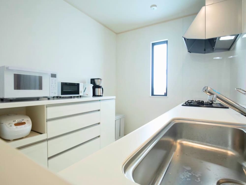 ファミリー アパートメント バルコニー ガーデンビュー 専用キッチン1 | Inamine Terrace 