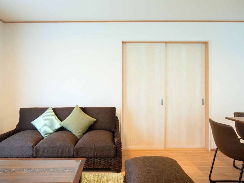 ファミリー アパートメント バルコニー ガーデンビュー 客室17 | Inamine Terrace 