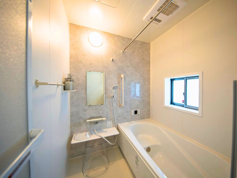 ファミリー アパートメント バルコニー ガーデンビュー バスルーム2 | Inamine Terrace 