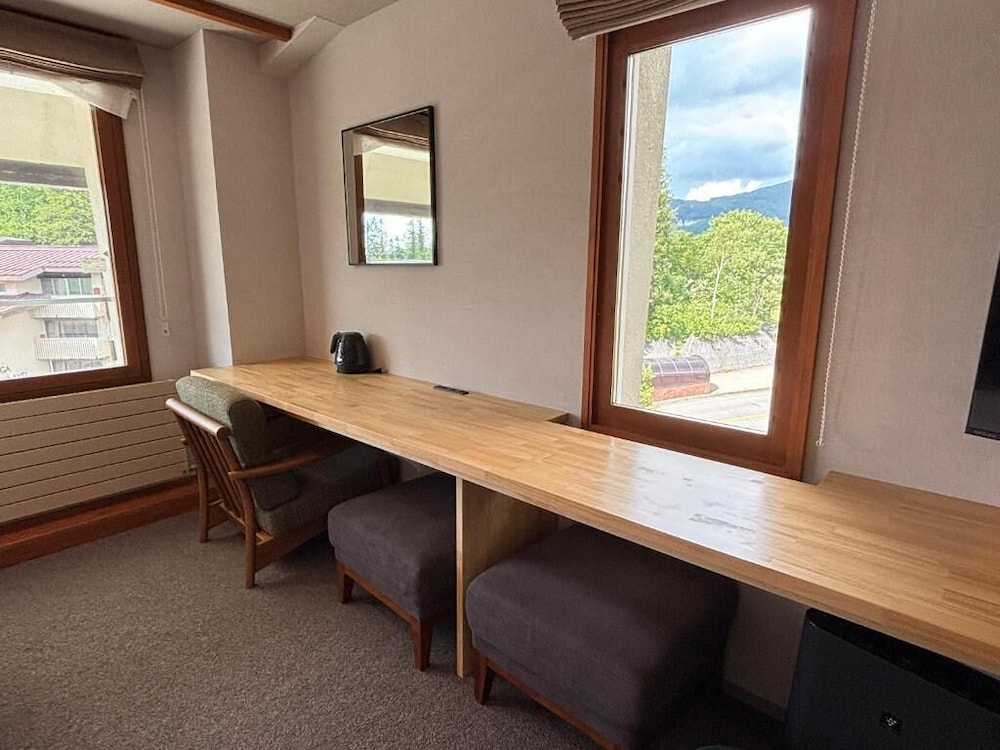 スタンダード ダブルルーム キングベッド 1 台 内装0 | クラブウィンダム白樺荘志賀高原