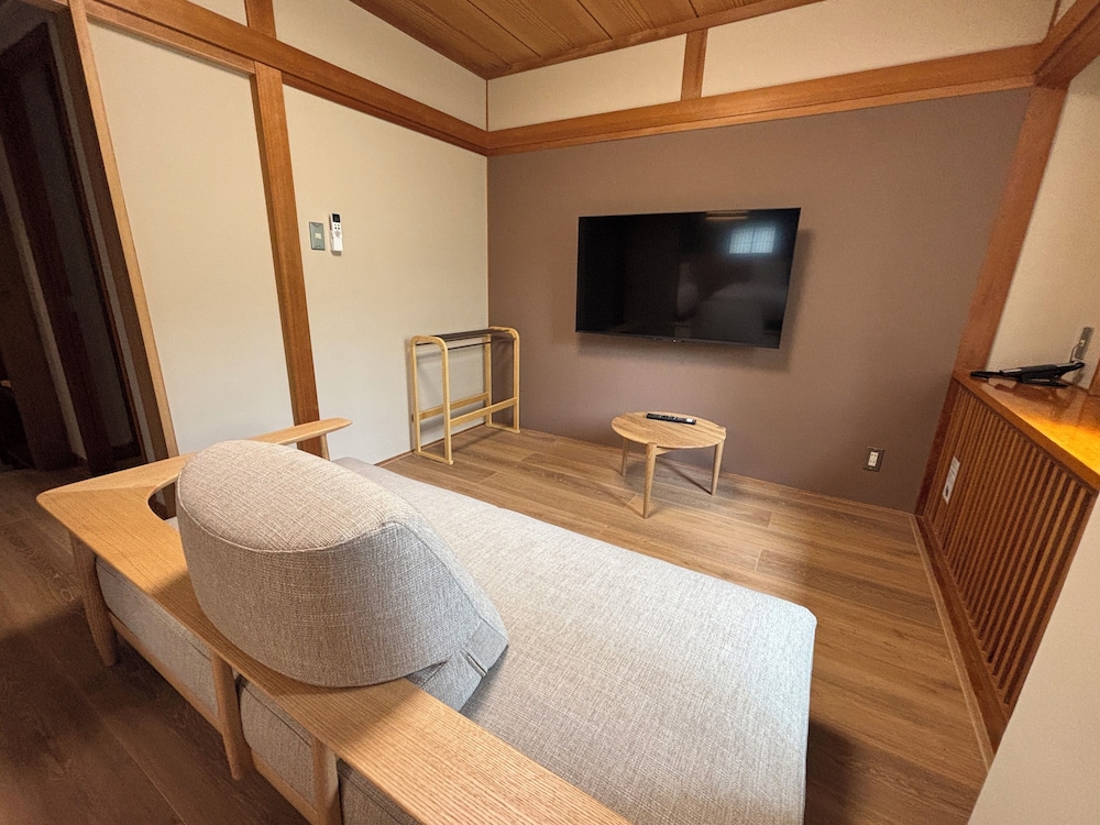 ファミリー ルーム リビング エリア1 | クラブウィンダム白樺荘志賀高原