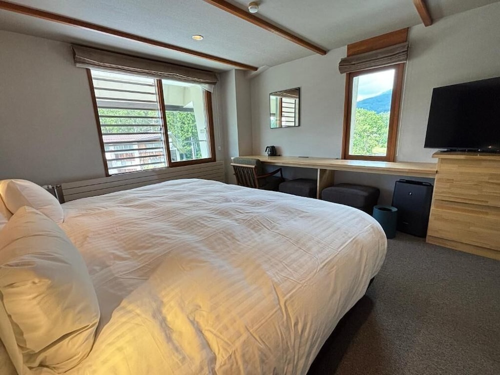 スタンダード ダブルルーム キングベッド 1 台 客室1 | クラブウィンダム白樺荘志賀高原