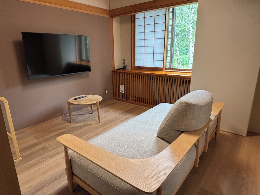 ファミリー ルーム リビング エリア0 | クラブウィンダム白樺荘志賀高原