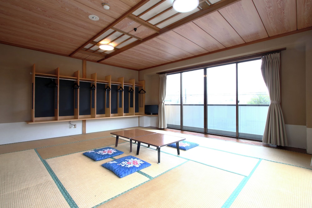 ファミリー ルーム バルコニー マウンテンビュー 内装1 | 三盛荘 山中湖