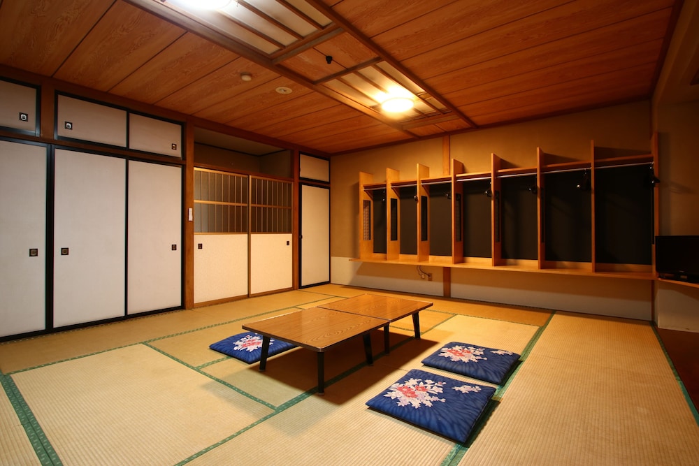 ファミリー ルーム バルコニー マウンテンビュー 内装0 | 三盛荘 山中湖