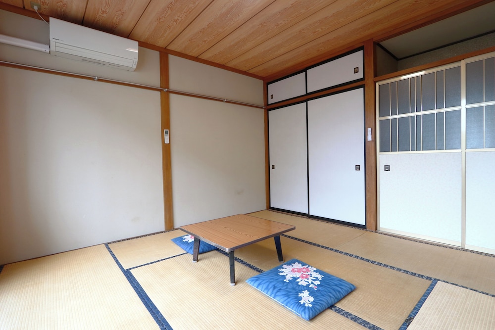 エコノミー トリプルルーム バルコニー 内装1 | 三盛荘 山中湖