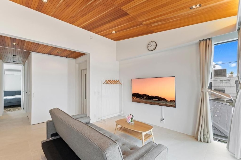 デラックス アパートメント バルコニー パーシャル オーシャン ビュー リビング エリア0 | 逗子海岸テラス