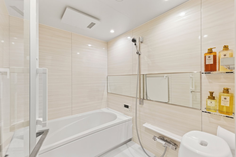 デラックス アパートメント バルコニー パーシャル オーシャン ビュー バスルーム2 | 逗子海岸テラス