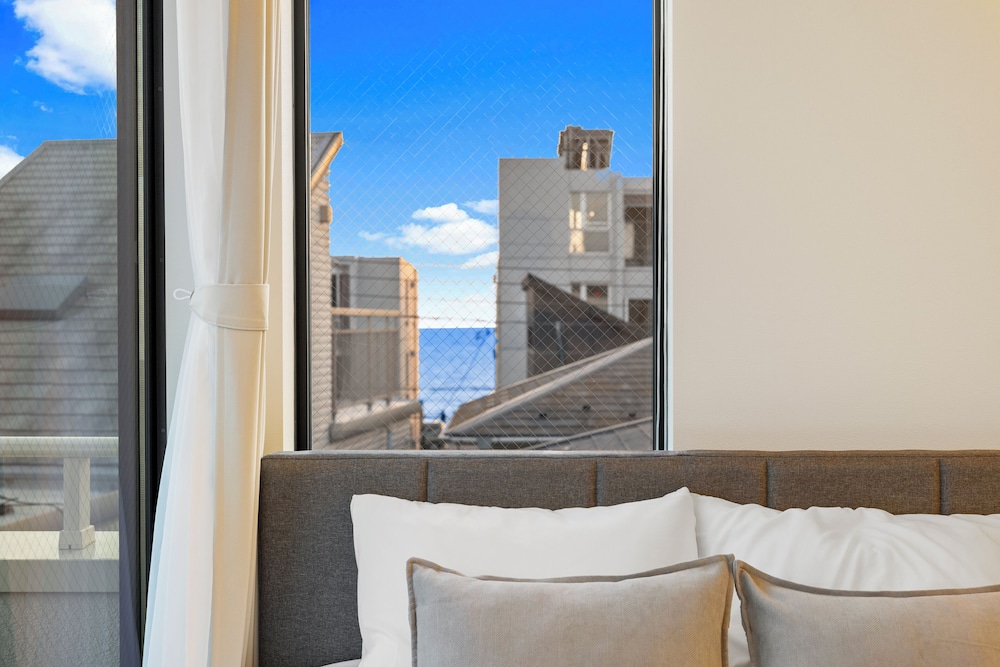 デラックス アパートメント バルコニー パーシャル オーシャン ビュー 内装3 | 逗子海岸テラス