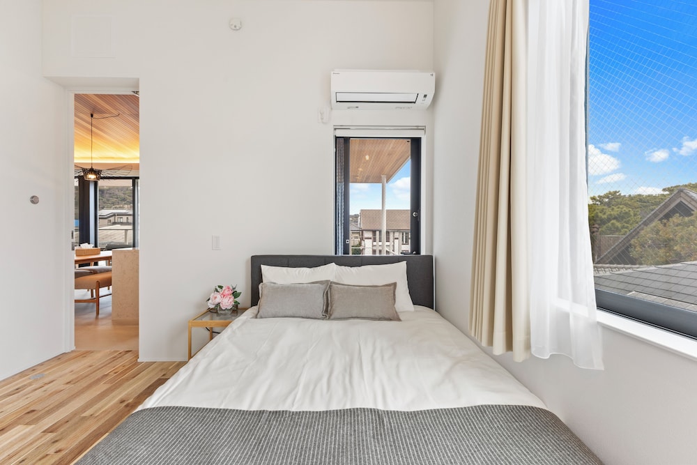 デラックス アパートメント バルコニー パーシャル オーシャン ビュー 客室9 | 逗子海岸テラス