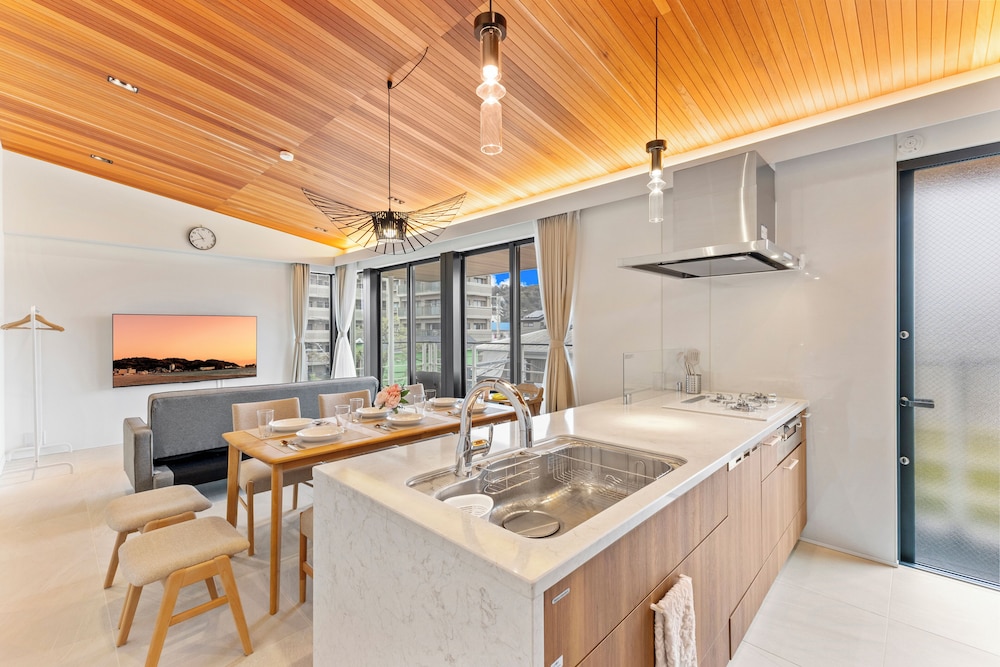 デラックス アパートメント バルコニー パーシャル オーシャン ビュー 専用キッチン5 | 逗子海岸テラス