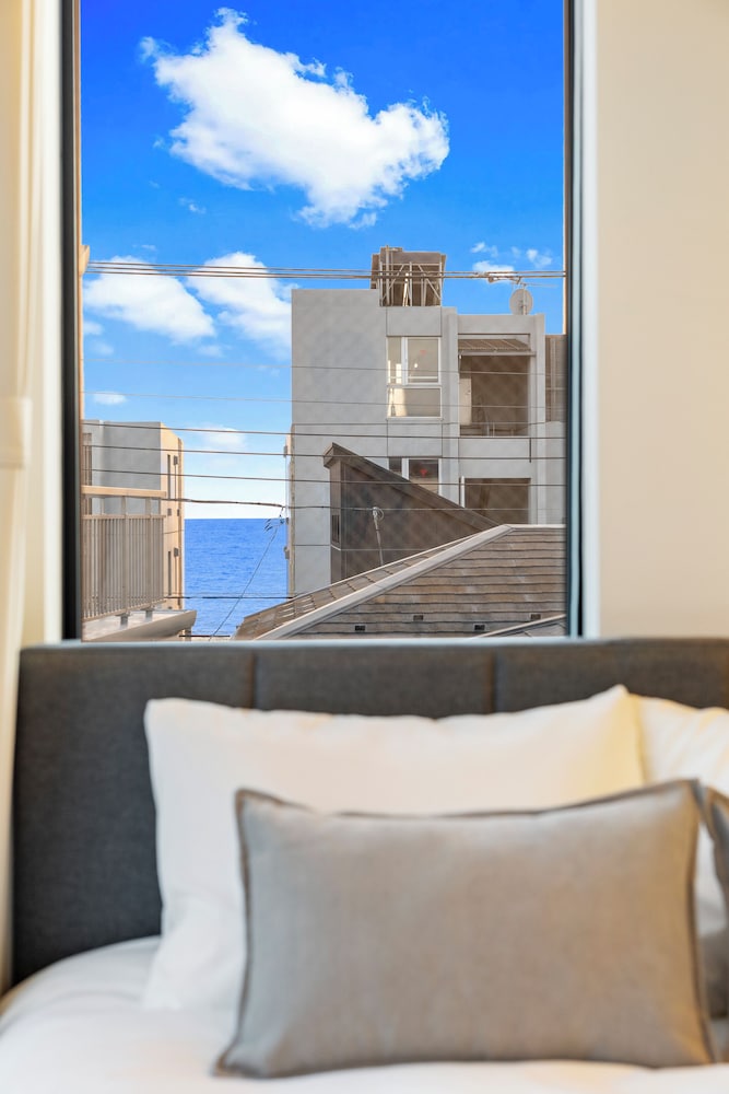 デラックス アパートメント バルコニー パーシャル オーシャン ビュー 客室11 | 逗子海岸テラス