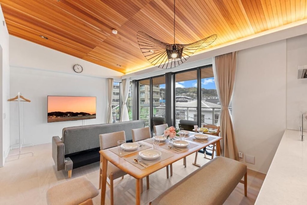 デラックス アパートメント バルコニー パーシャル オーシャン ビュー 内装0 | 逗子海岸テラス