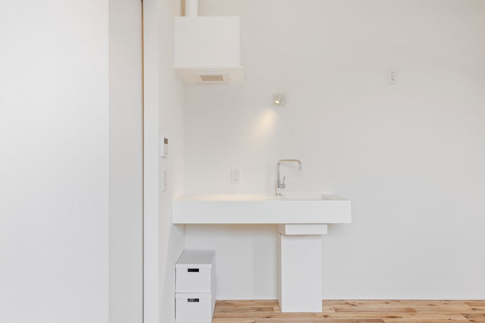 デラックス アパートメント バルコニー パーシャル オーシャン ビュー 内装6 | 逗子海岸テラス