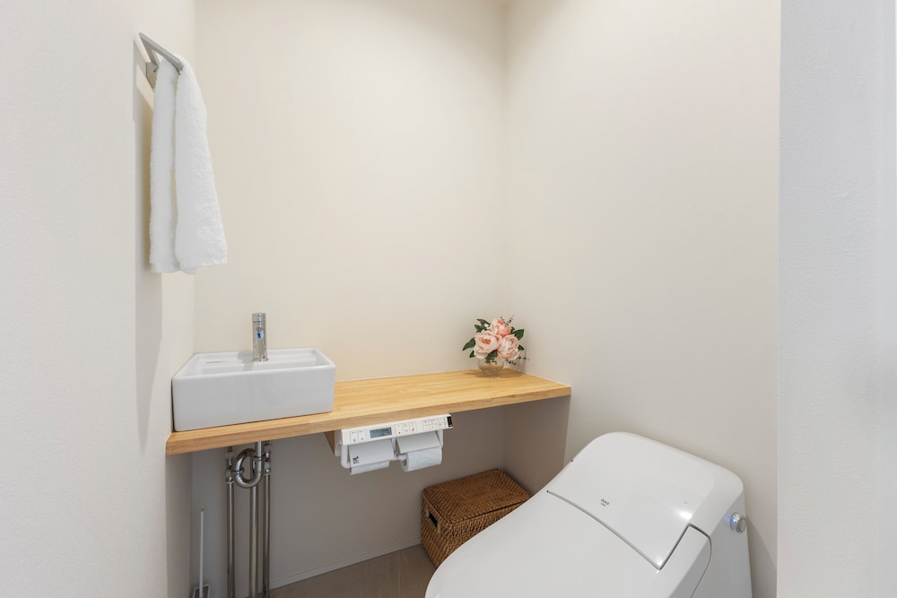 デラックス アパートメント バルコニー パーシャル オーシャン ビュー バスルーム0 | 逗子海岸テラス