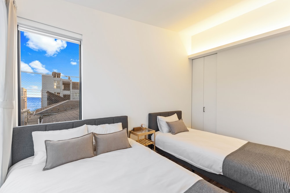 デラックス アパートメント バルコニー パーシャル オーシャン ビュー 客室5 | 逗子海岸テラス