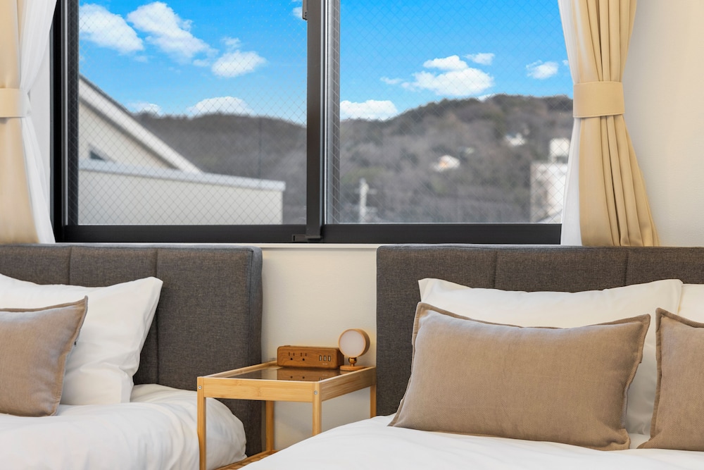 デラックス アパートメント バルコニー パーシャル オーシャン ビュー 客室17 | 逗子海岸テラス