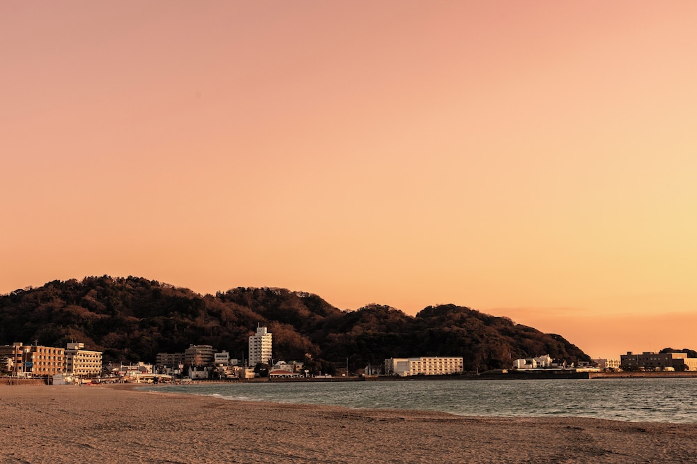 デラックス アパートメント バルコニー パーシャル オーシャン ビュー ビーチ2 | 逗子海岸テラス