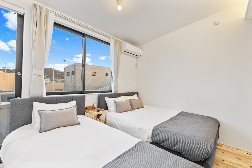 デラックス アパートメント バルコニー パーシャル オーシャン ビュー 客室16 | 逗子海岸テラス