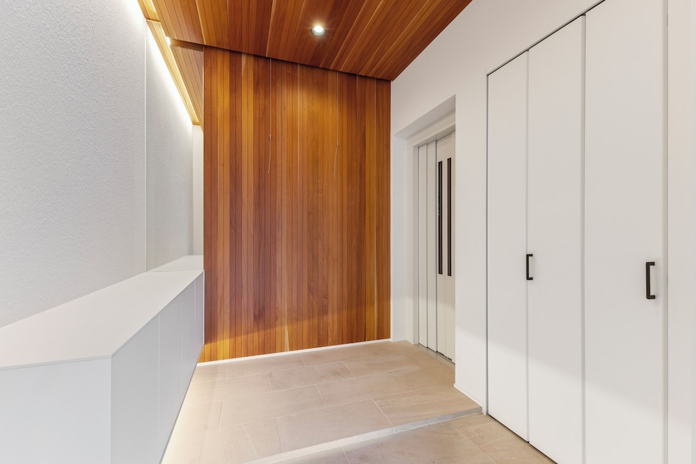 デラックス アパートメント バルコニー パーシャル オーシャン ビュー 内装2 | 逗子海岸テラス