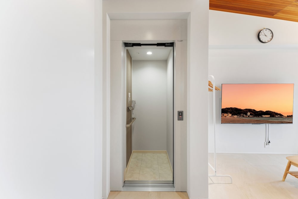 デラックス アパートメント バルコニー パーシャル オーシャン ビュー 内装11 | 逗子海岸テラス