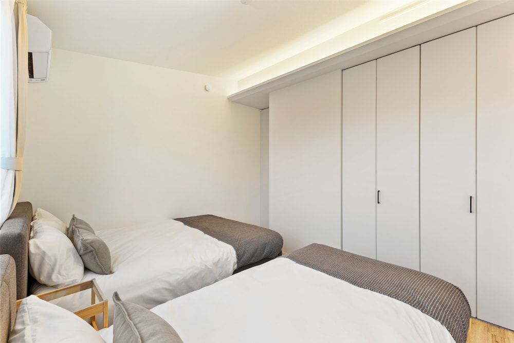 デラックス アパートメント バルコニー パーシャル オーシャン ビュー 客室4 | 逗子海岸テラス