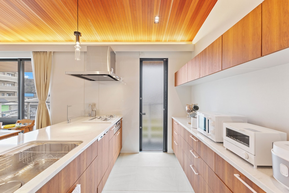 デラックス アパートメント バルコニー パーシャル オーシャン ビュー 専用キッチン6 | 逗子海岸テラス