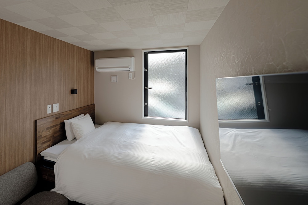 ダブルルーム 禁煙 | ホテルクレイドルキャビン田無