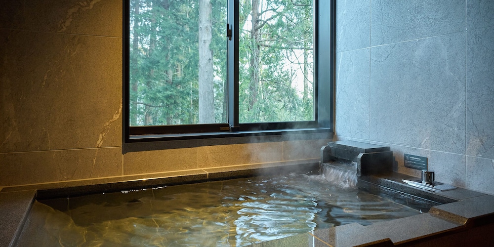 [B] ダブルベッド4台+布団2組 / 119平米 / 天然温泉 サウナ 水風呂(~8名) 禁煙 客室7 | Rakuten STAY VILLA 箱根強羅