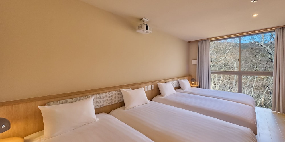 [C]ダブルベッド2台+シングルベッド4台 / 112平米 / 天然温泉付き(~8名) 禁煙 | Rakuten STAY VILLA 箱根強羅