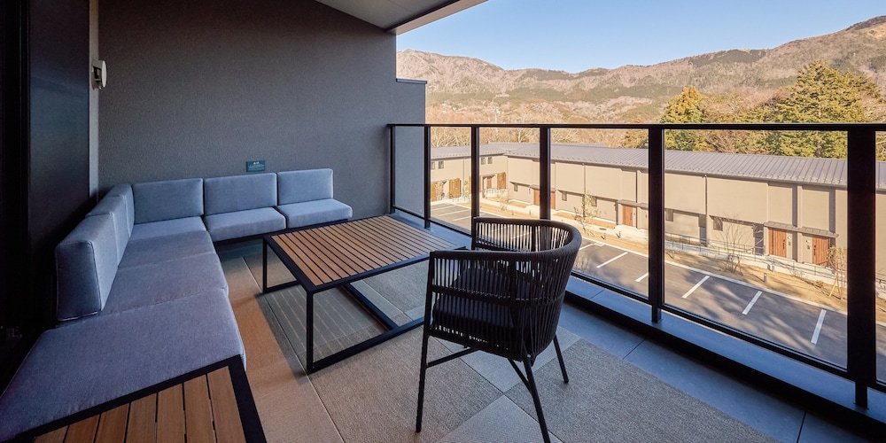 [A] ダブルベッド2台 + 布団3組 / 111平米 / 天然温泉 畳テラス(~7名) 禁煙 客室7 | Rakuten STAY VILLA 箱根強羅