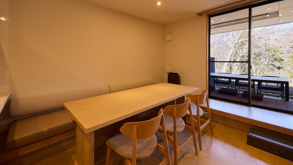 [C]ペットOK / シングルベッド4台+デイベッド1台 / 111平米 / 天然温泉 禁煙 客室1 | Rakuten STAY VILLA 箱根強羅