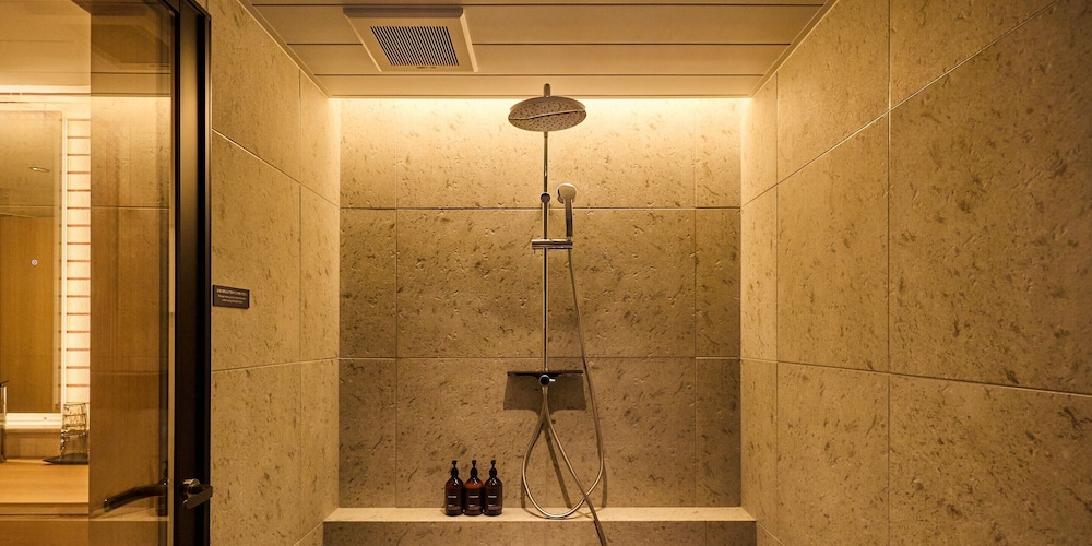 [A] ダブルベッド2台 + 布団3組 / 111平米 / 天然温泉 畳テラス(~7名) 禁煙 バスルーム1 | Rakuten STAY VILLA 箱根強羅